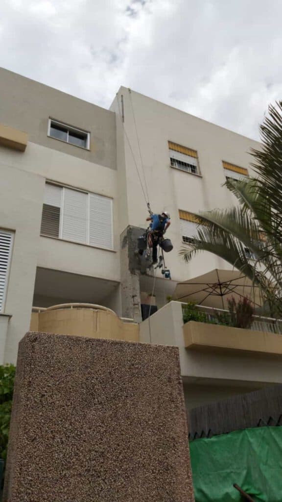 איך משקמים בטון בקירות חיצוניים